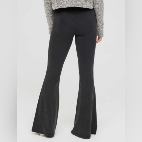 OFFLINE BY AERIE Fold Over High Rise Flare Pants Size Medium - Picture 2 of 9